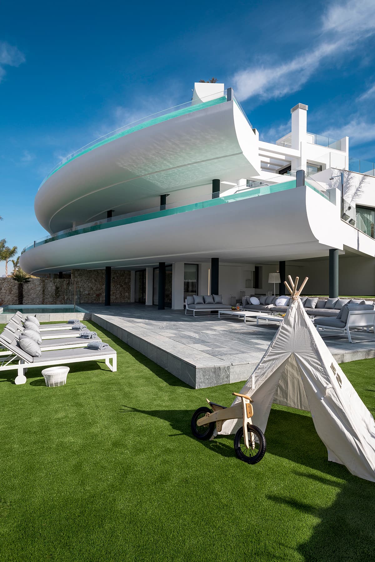 ZEM vs SHA Wellness Clinic: Two Different Journeys